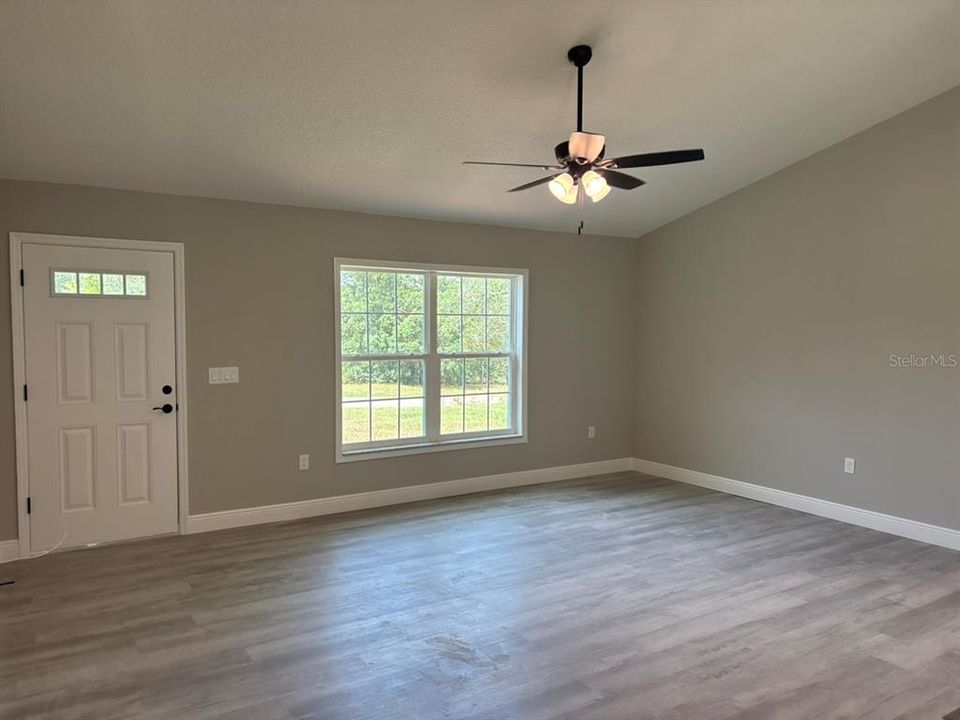 For Sale: $279,900 (3 beds, 2 baths, 1662 Square Feet)