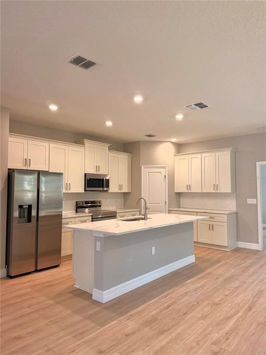 For Sale: $375,000 (4 beds, 3 baths, 1990 Square Feet)