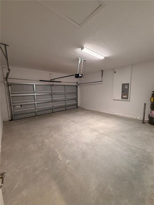 For Sale: $375,000 (4 beds, 3 baths, 1990 Square Feet)