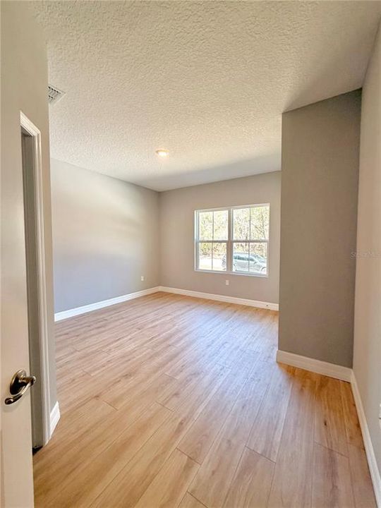 For Sale: $375,000 (4 beds, 3 baths, 1990 Square Feet)