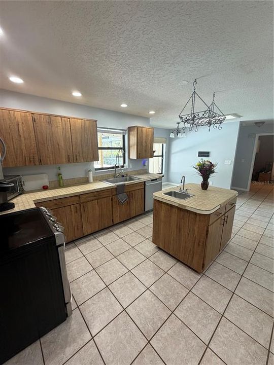 For Sale: $549,000 (4 beds, 2 baths, 2354 Square Feet)