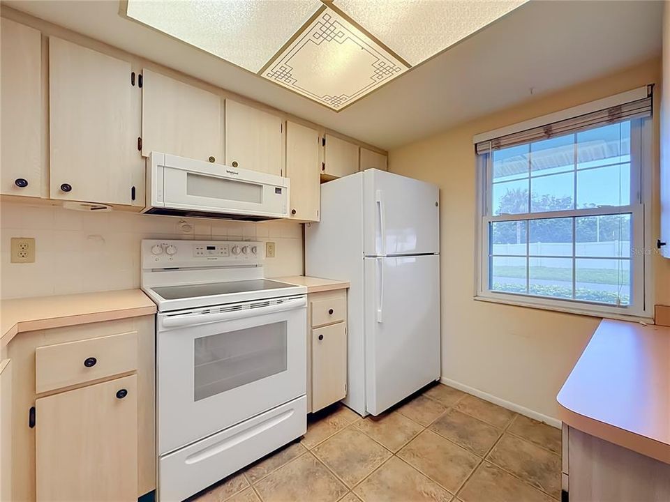 В аренду: $1,600 (2 спален, 2 ванн, 935 Квадратных фут)