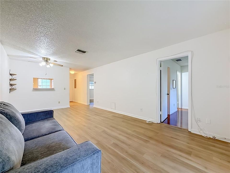 В аренду: $1,600 (2 спален, 2 ванн, 935 Квадратных фут)