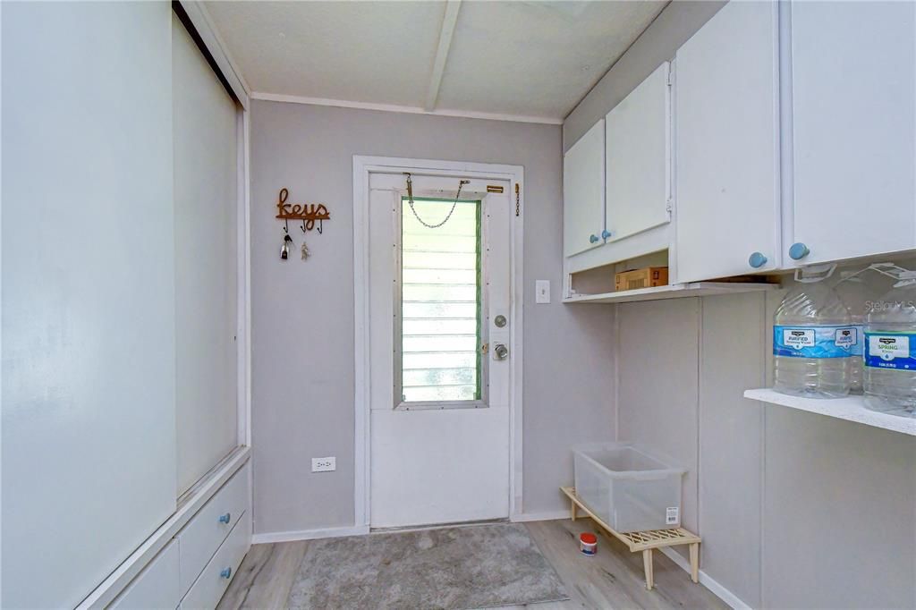 На продажу: $69,900 (2 спален, 1 ванн, 700 Квадратных фут)