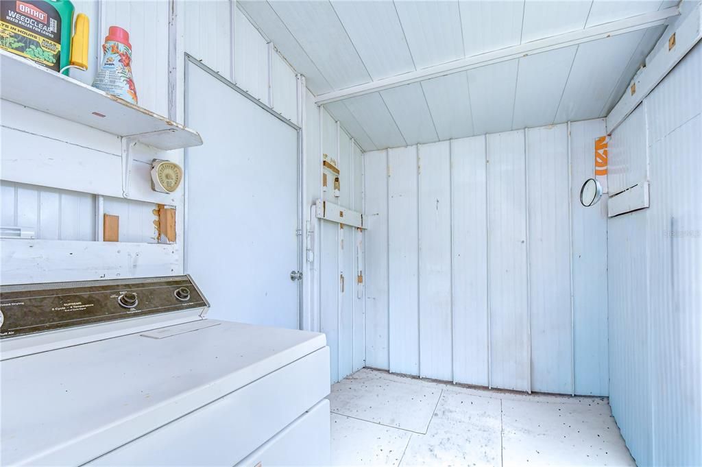 На продажу: $69,900 (2 спален, 1 ванн, 700 Квадратных фут)