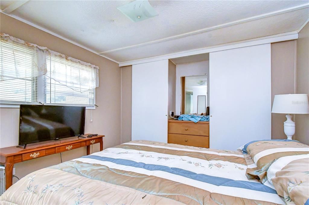 На продажу: $69,900 (2 спален, 1 ванн, 700 Квадратных фут)