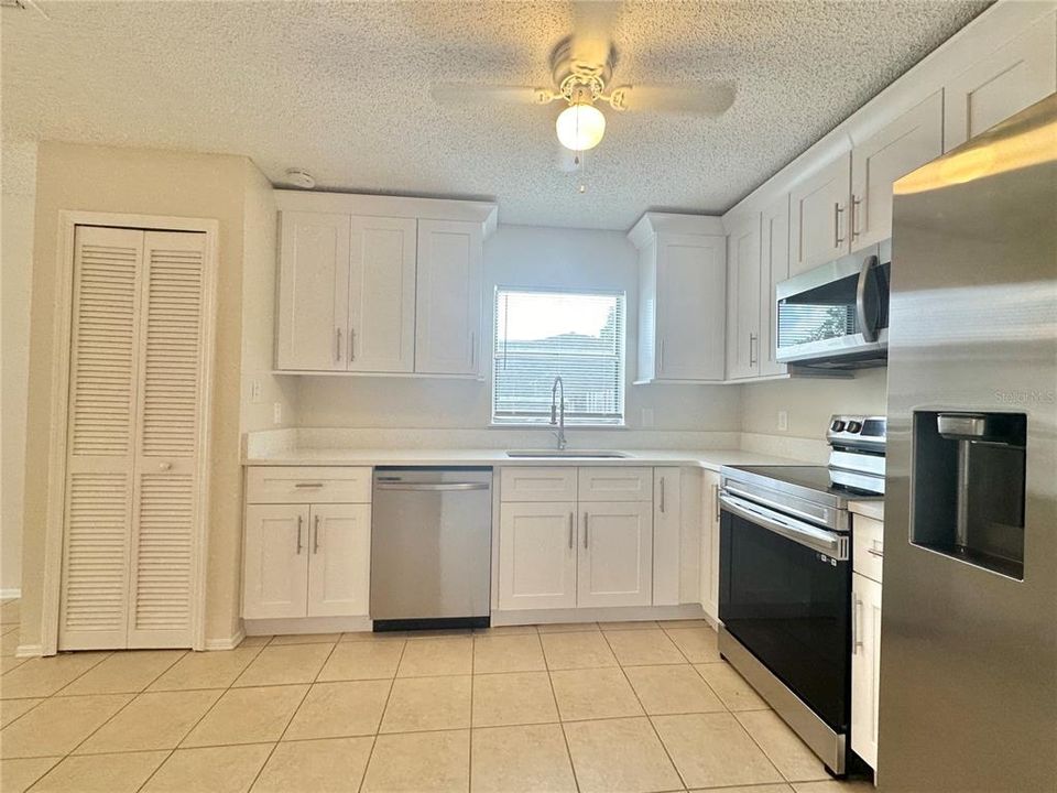 For Rent: $1,895 (3 beds, 2 baths, 1163 Square Feet)
