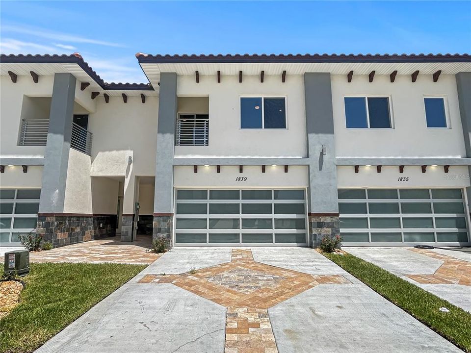 En Venta: $415,000 (4 camas, 3 baños, 2224 Pies cuadrados)