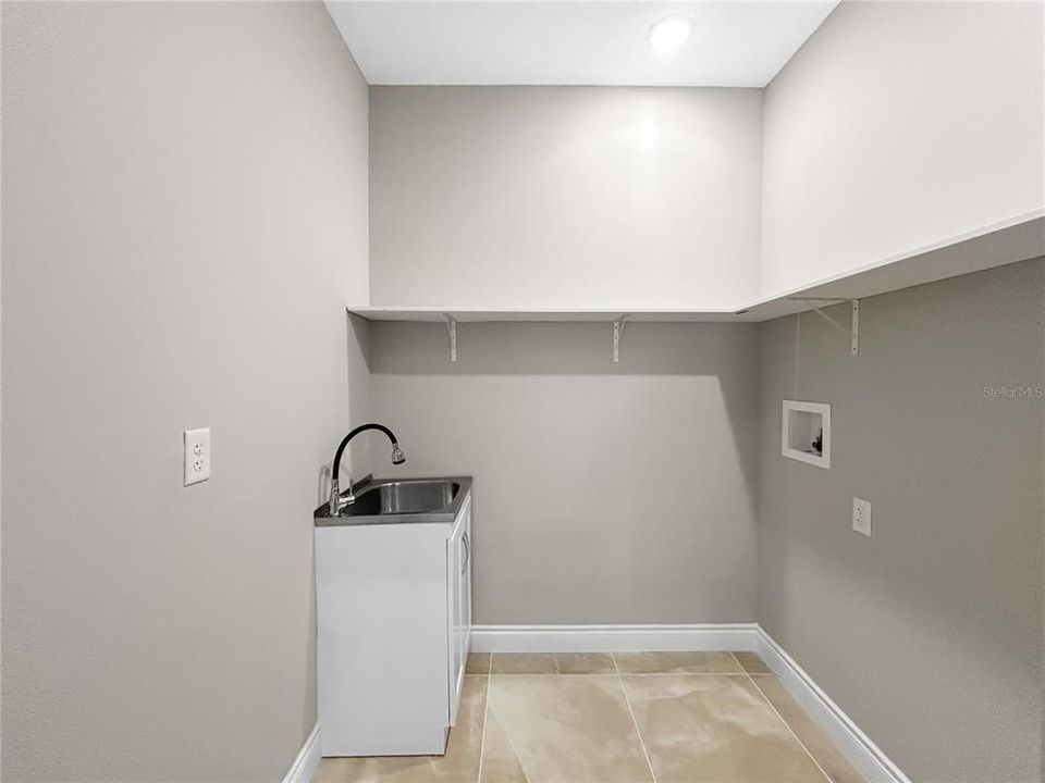 En Venta: $415,000 (4 camas, 3 baños, 2224 Pies cuadrados)