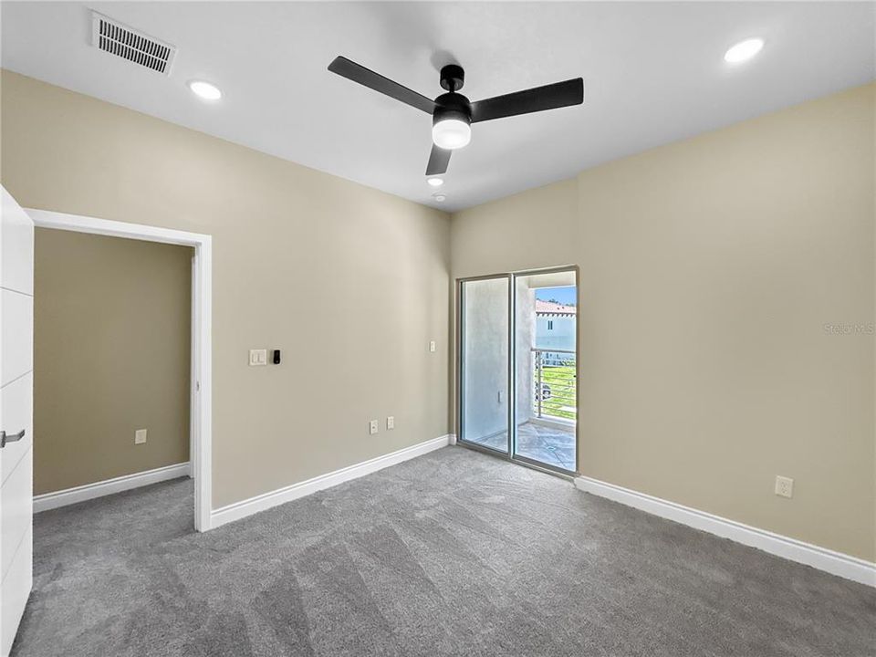 En Venta: $415,000 (4 camas, 3 baños, 2224 Pies cuadrados)