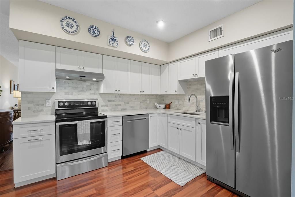 For Sale: $174,900 (2 beds, 2 baths, 1400 Square Feet)