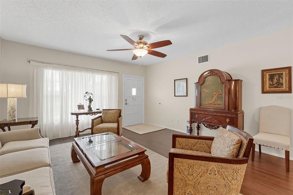 For Sale: $174,900 (2 beds, 2 baths, 1400 Square Feet)