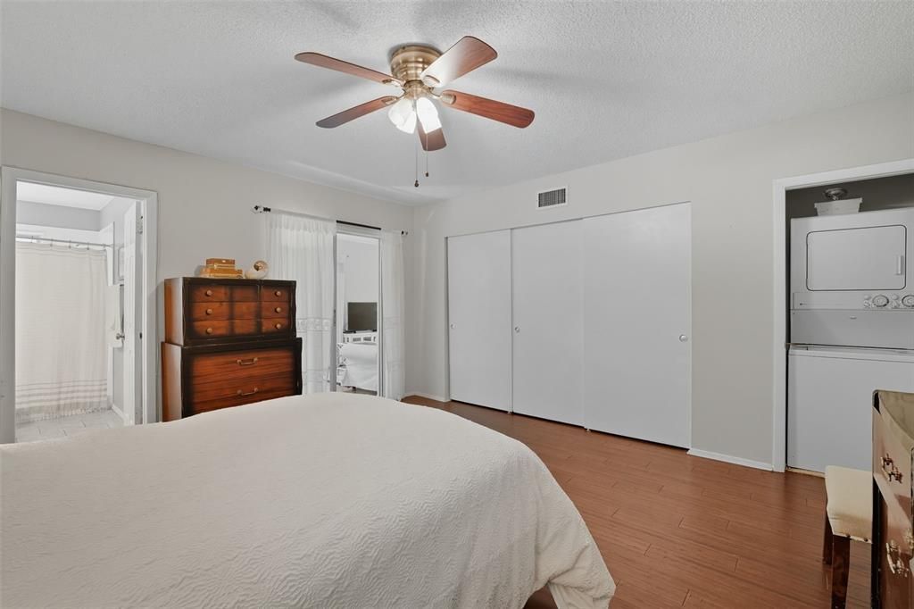 For Sale: $174,900 (2 beds, 2 baths, 1400 Square Feet)