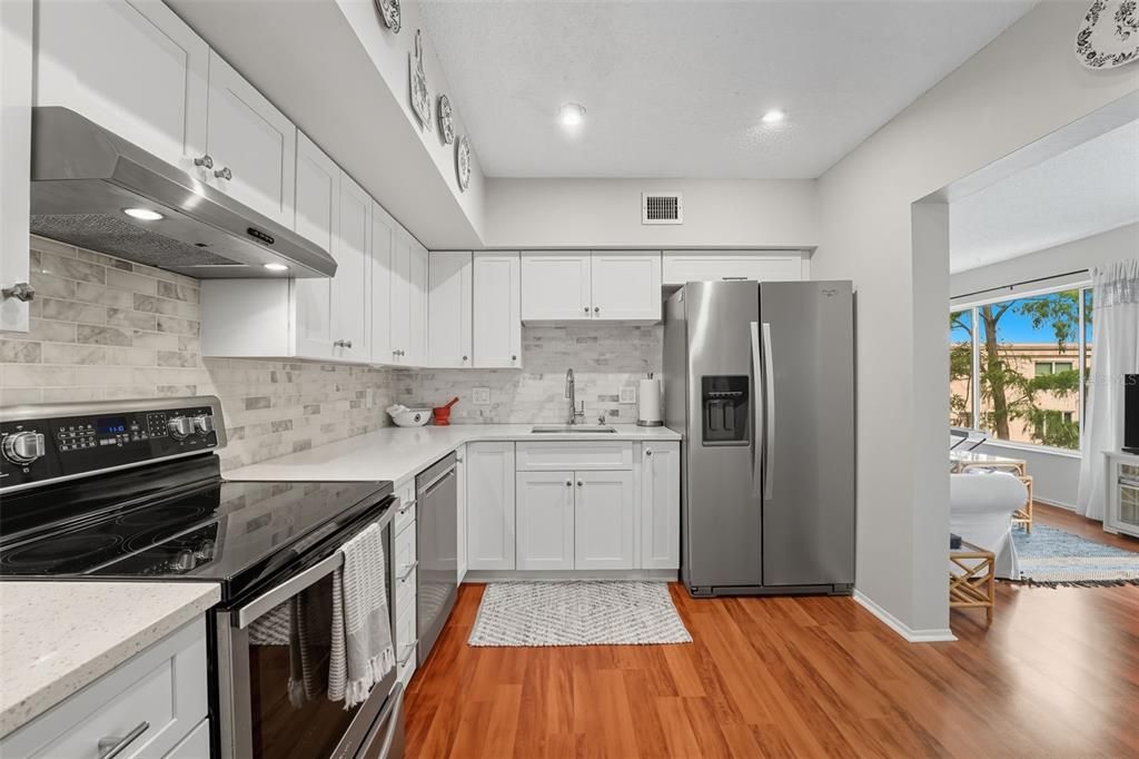 For Sale: $174,900 (2 beds, 2 baths, 1400 Square Feet)