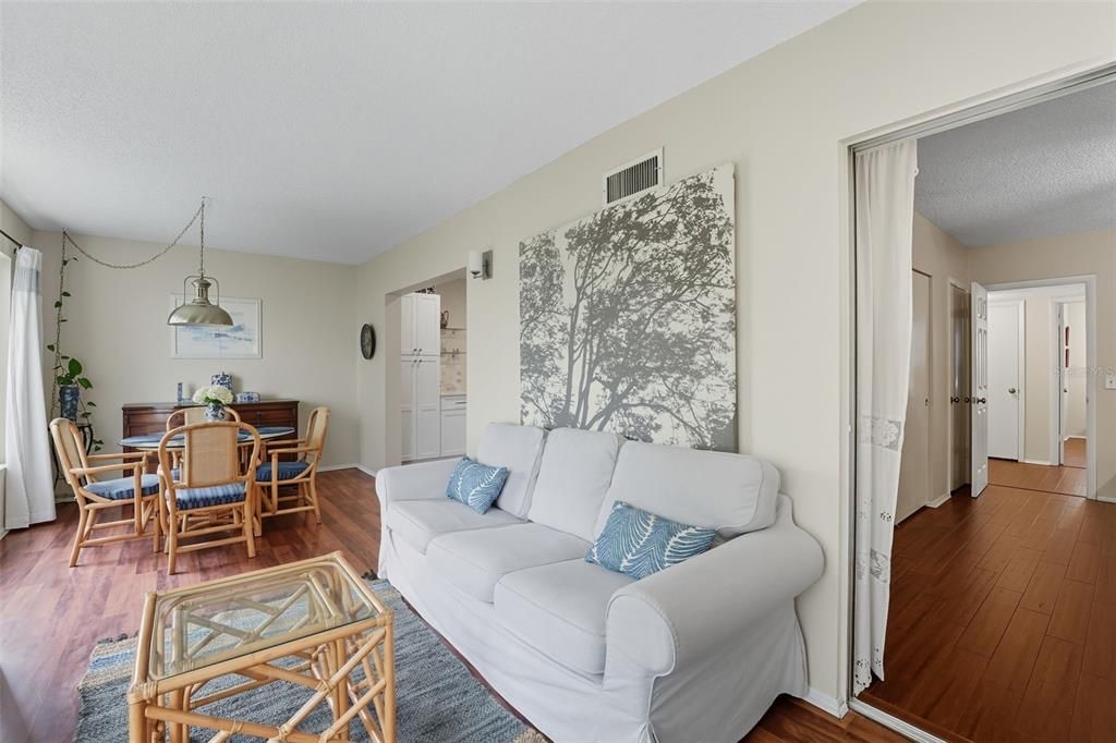 For Sale: $174,900 (2 beds, 2 baths, 1400 Square Feet)