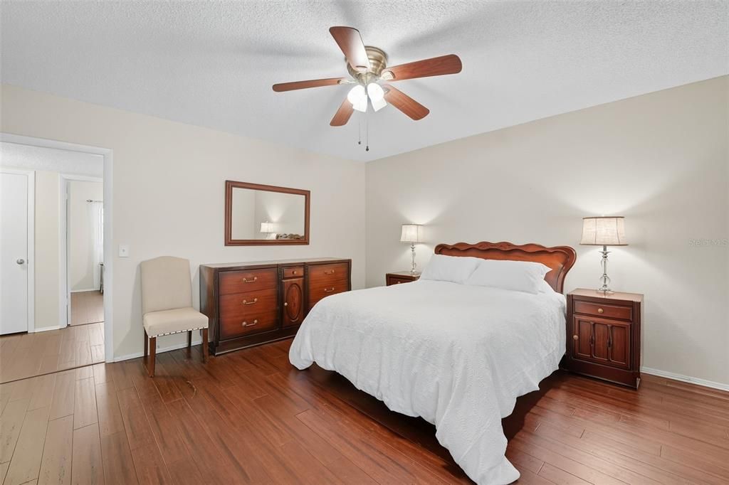 For Sale: $174,900 (2 beds, 2 baths, 1400 Square Feet)