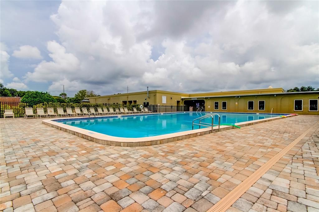 For Sale: $174,900 (2 beds, 2 baths, 1400 Square Feet)