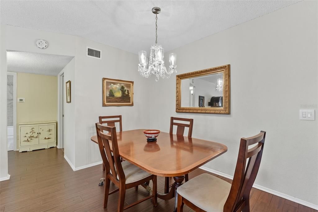 For Sale: $174,900 (2 beds, 2 baths, 1400 Square Feet)