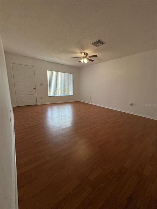 В аренду: $1,800 (3 спален, 2 ванн, 1595 Квадратных фут)