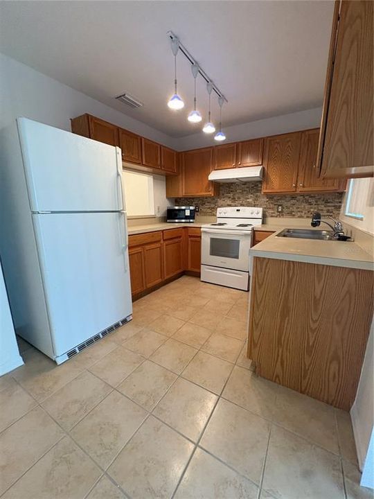 В аренду: $1,800 (3 спален, 2 ванн, 1595 Квадратных фут)