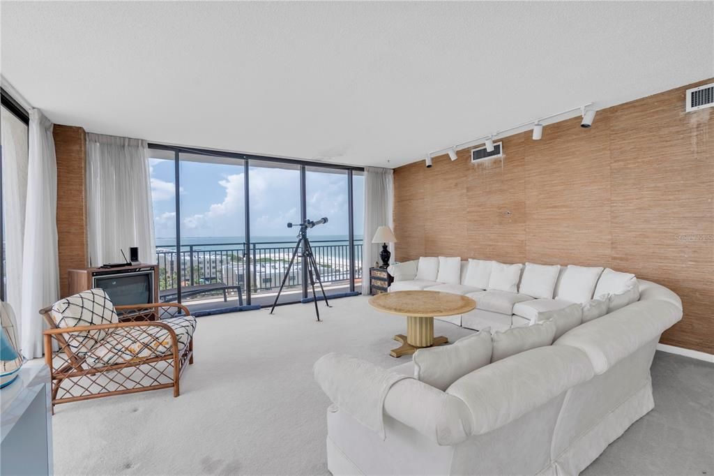 For Sale: $835,000 (2 beds, 2 baths, 1510 Square Feet)