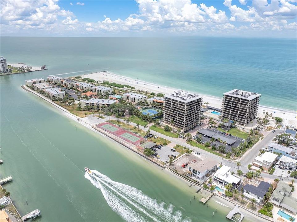For Sale: $835,000 (2 beds, 2 baths, 1510 Square Feet)
