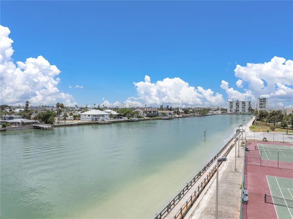 For Sale: $835,000 (2 beds, 2 baths, 1510 Square Feet)
