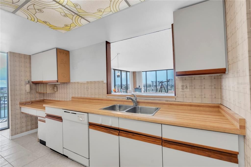 For Sale: $835,000 (2 beds, 2 baths, 1510 Square Feet)