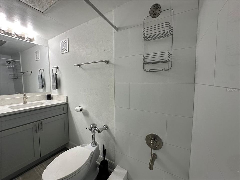 В аренду: $1,800 (1 спален, 1 ванн, 720 Квадратных фут)