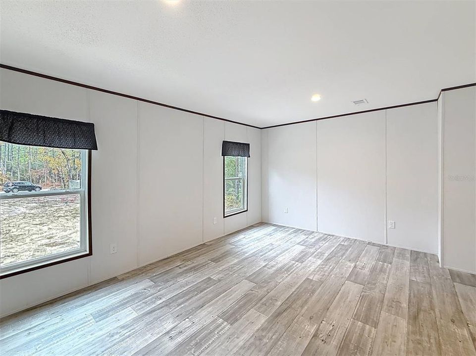 For Sale: $224,900 (4 beds, 2 baths, 1560 Square Feet)