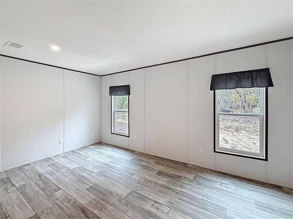For Sale: $224,900 (4 beds, 2 baths, 1560 Square Feet)