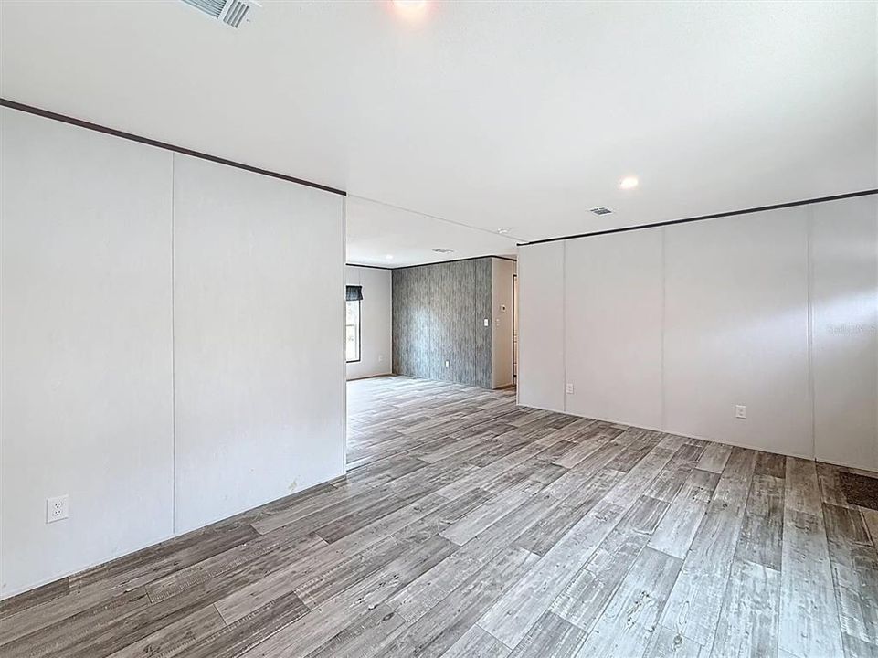 For Sale: $224,900 (4 beds, 2 baths, 1560 Square Feet)