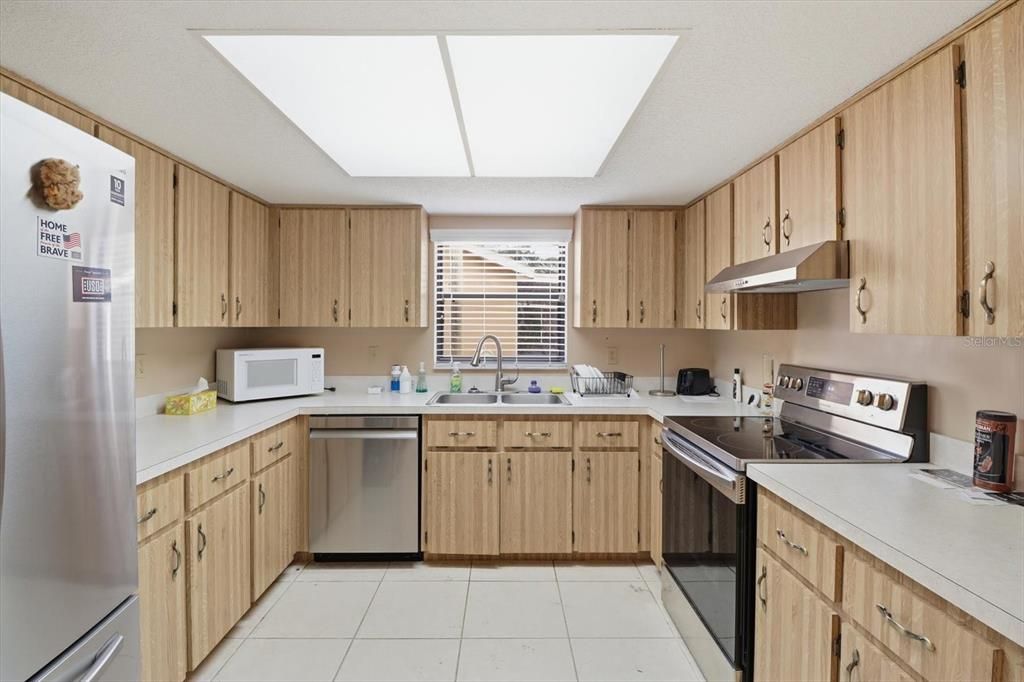 На продажу: $379,999 (4 спален, 0 ванн, 2018 Квадратных фут)