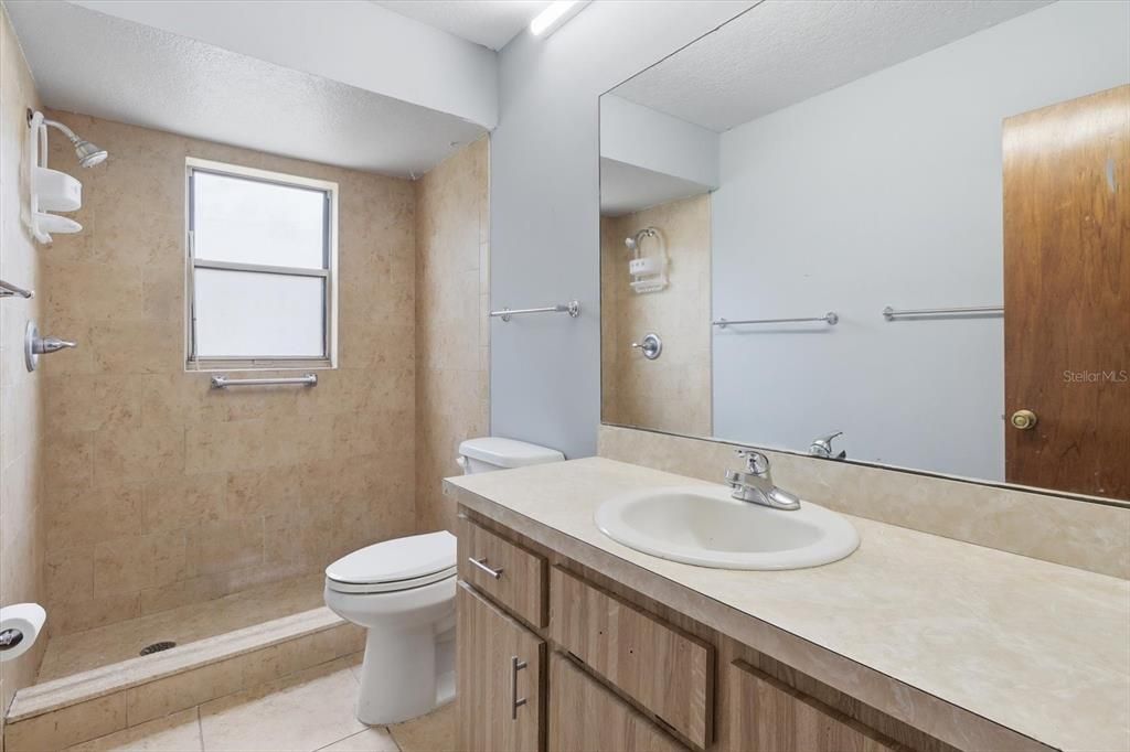 На продажу: $379,999 (4 спален, 0 ванн, 2018 Квадратных фут)
