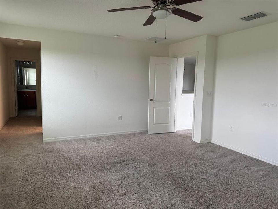 En Venta: $310,000 (4 camas, 2 baños, 3016 Pies cuadrados)