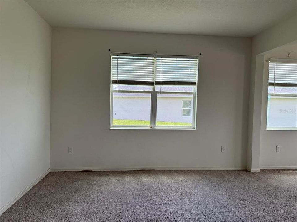 En Venta: $310,000 (4 camas, 2 baños, 3016 Pies cuadrados)