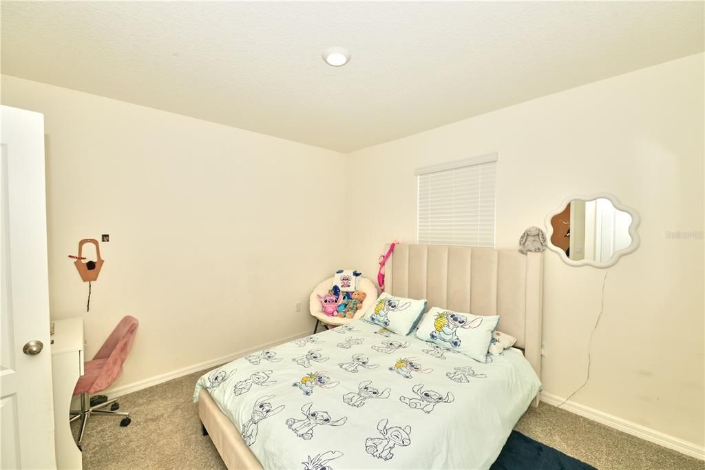 待售: $425,000 (4 贝兹, 2 浴室, 1828 平方英尺)