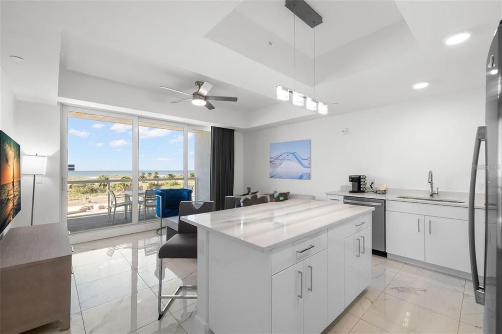For Sale: $924,000 (2 beds, 2 baths, 955 Square Feet)