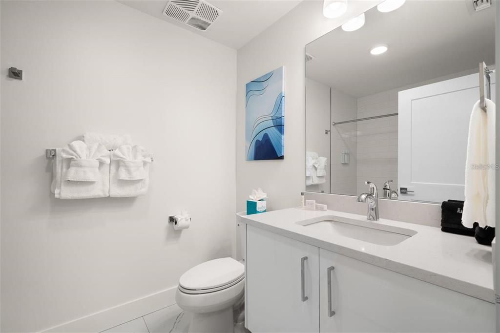 For Sale: $924,000 (2 beds, 2 baths, 955 Square Feet)