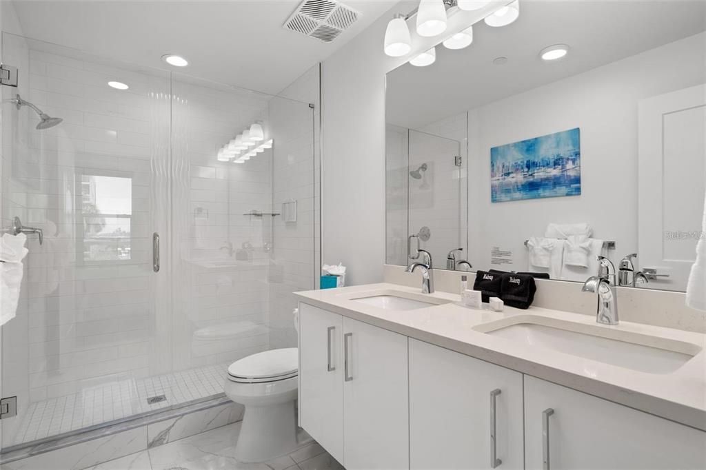 For Sale: $924,000 (2 beds, 2 baths, 955 Square Feet)