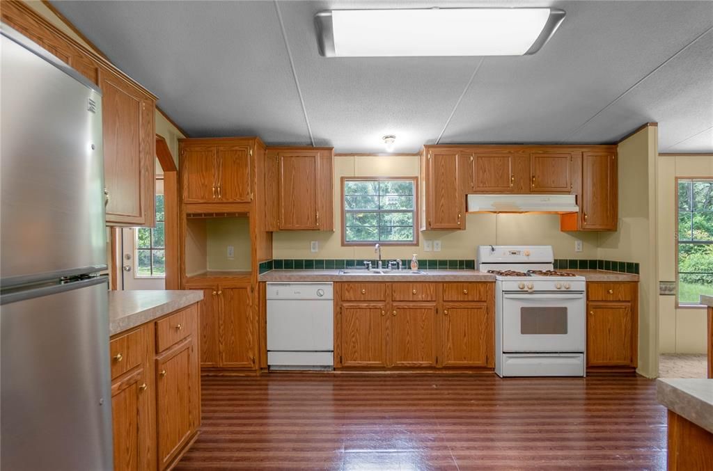 For Sale: $249,900 (3 beds, 2 baths, 1620 Square Feet)