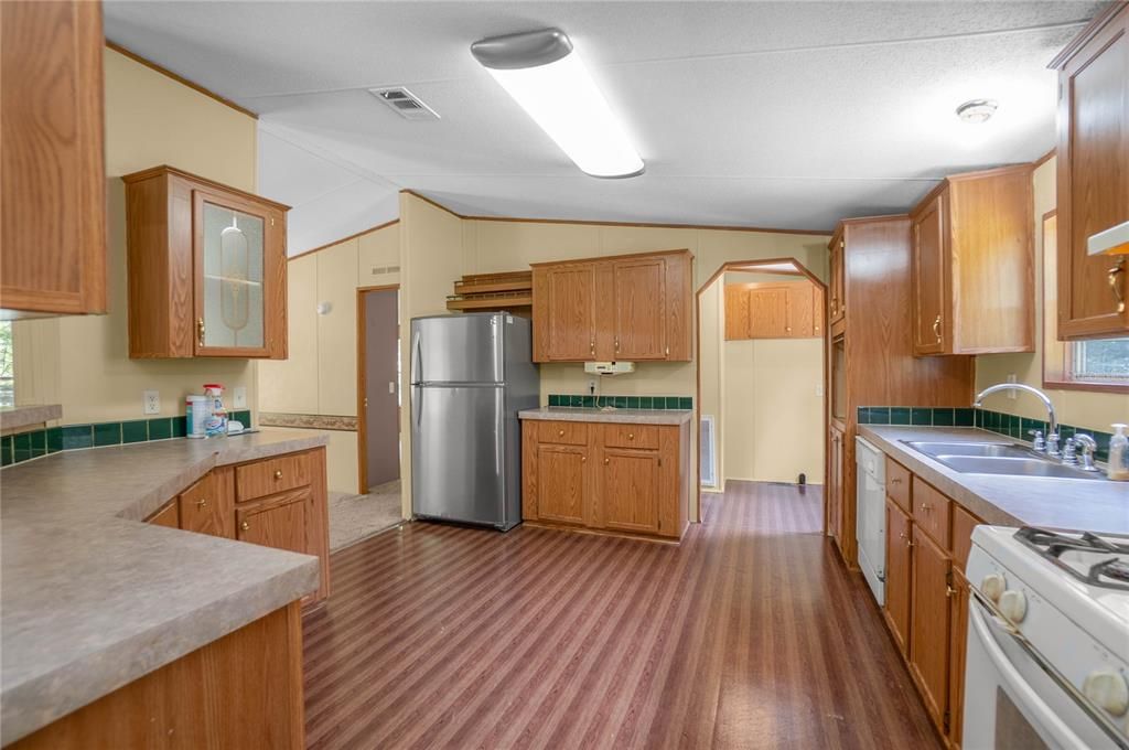 For Sale: $249,900 (3 beds, 2 baths, 1620 Square Feet)