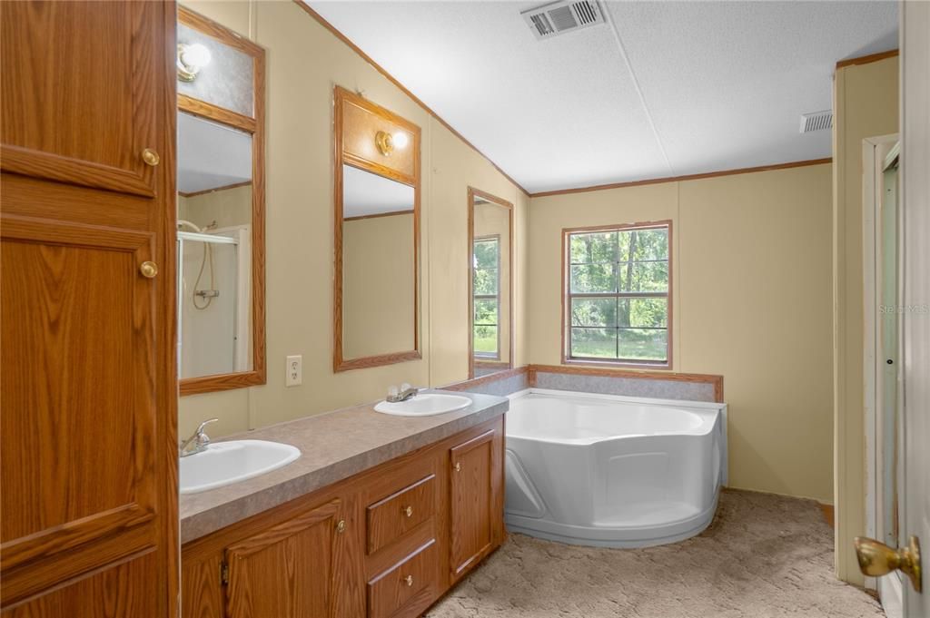 For Sale: $249,900 (3 beds, 2 baths, 1620 Square Feet)