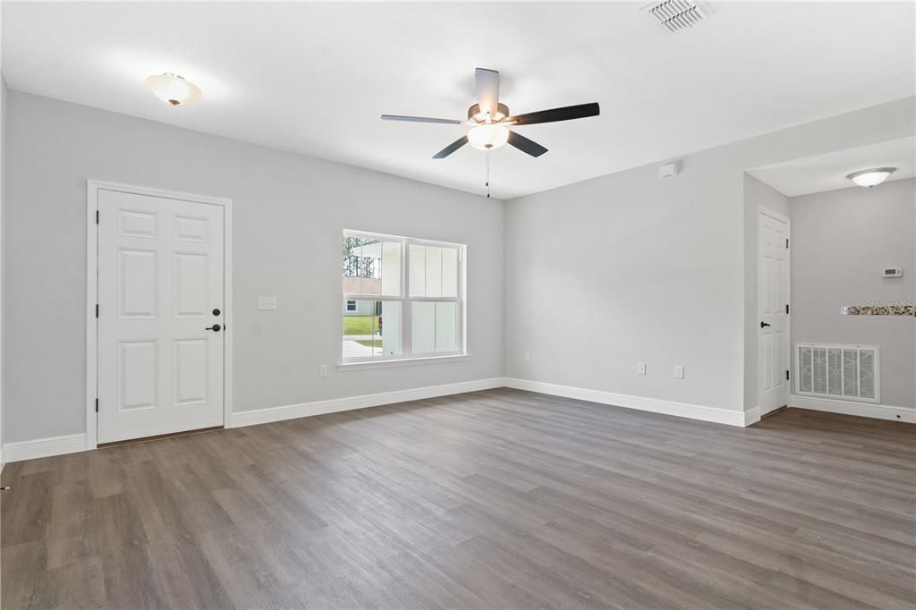 For Sale: $279,900 (3 beds, 2 baths, 1468 Square Feet)
