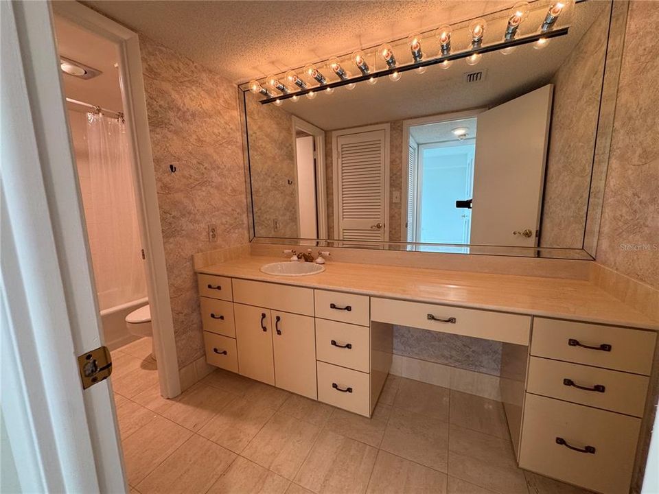 В аренду: $3,700 (2 спален, 2 ванн, 1560 Квадратных фут)