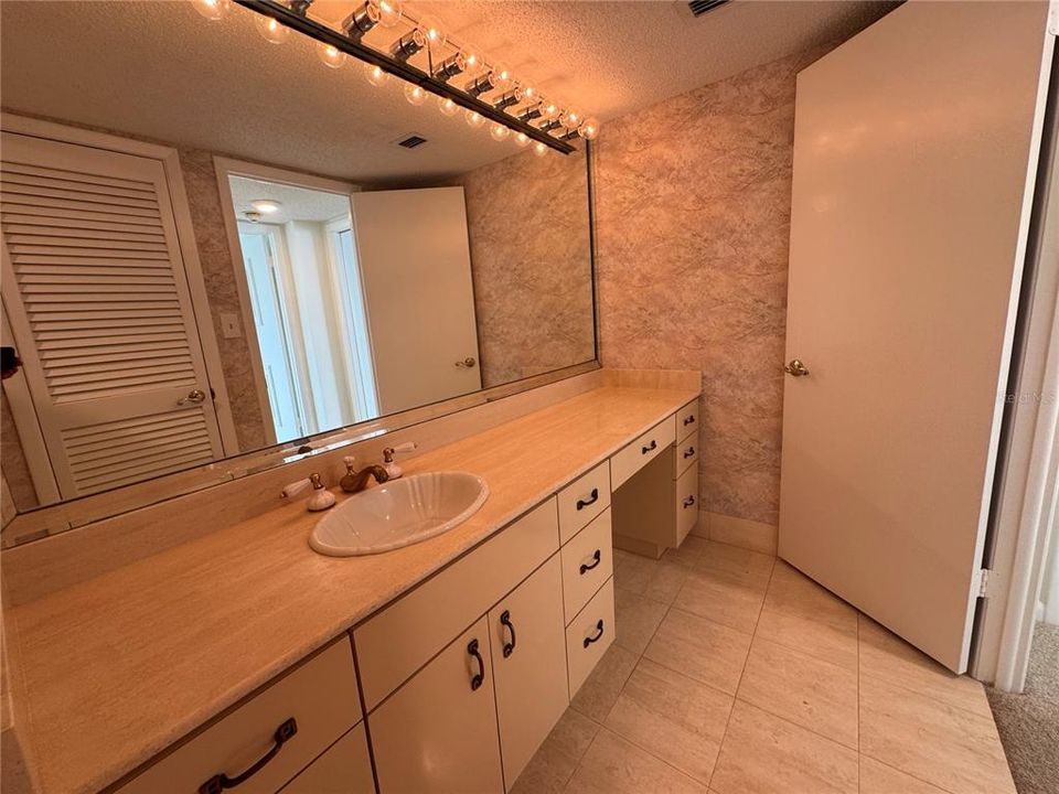 В аренду: $3,700 (2 спален, 2 ванн, 1560 Квадратных фут)