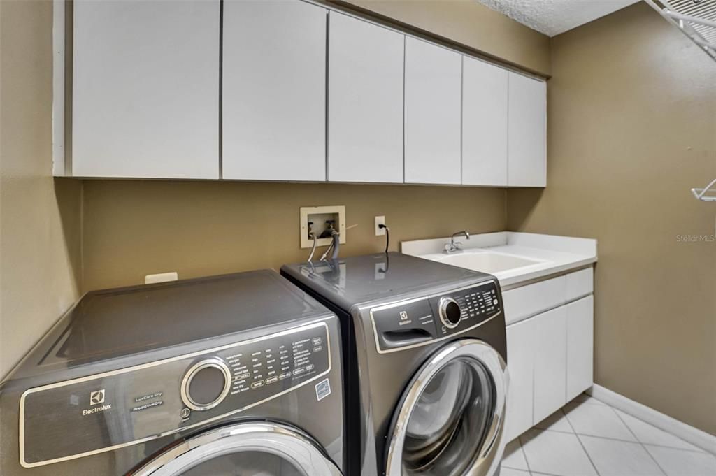 En Venta: $295,000 (3 camas, 2 baños, 1831 Pies cuadrados)