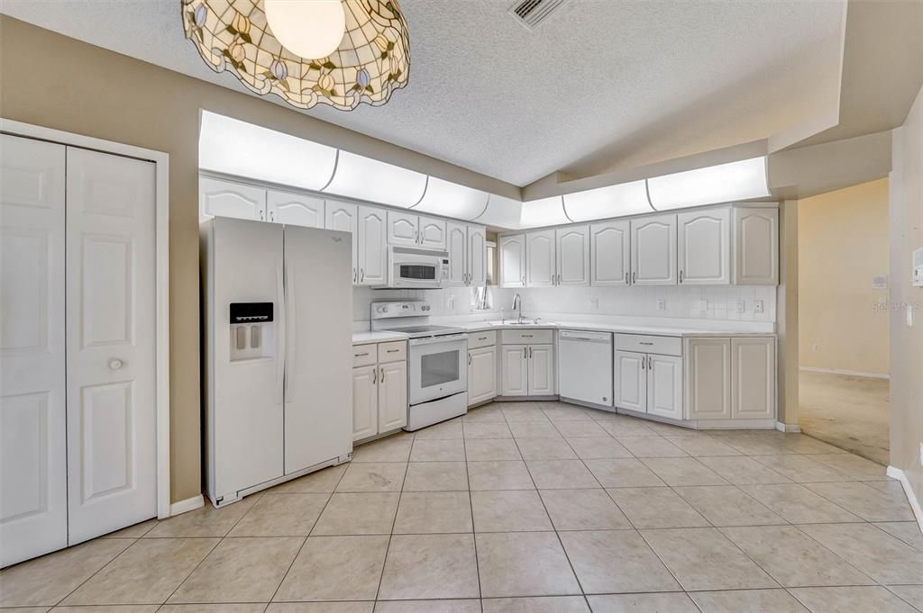 En Venta: $295,000 (3 camas, 2 baños, 1831 Pies cuadrados)