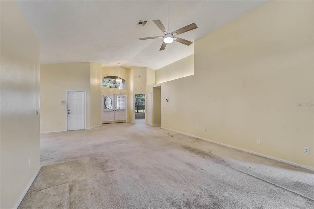 En Venta: $295,000 (3 camas, 2 baños, 1831 Pies cuadrados)