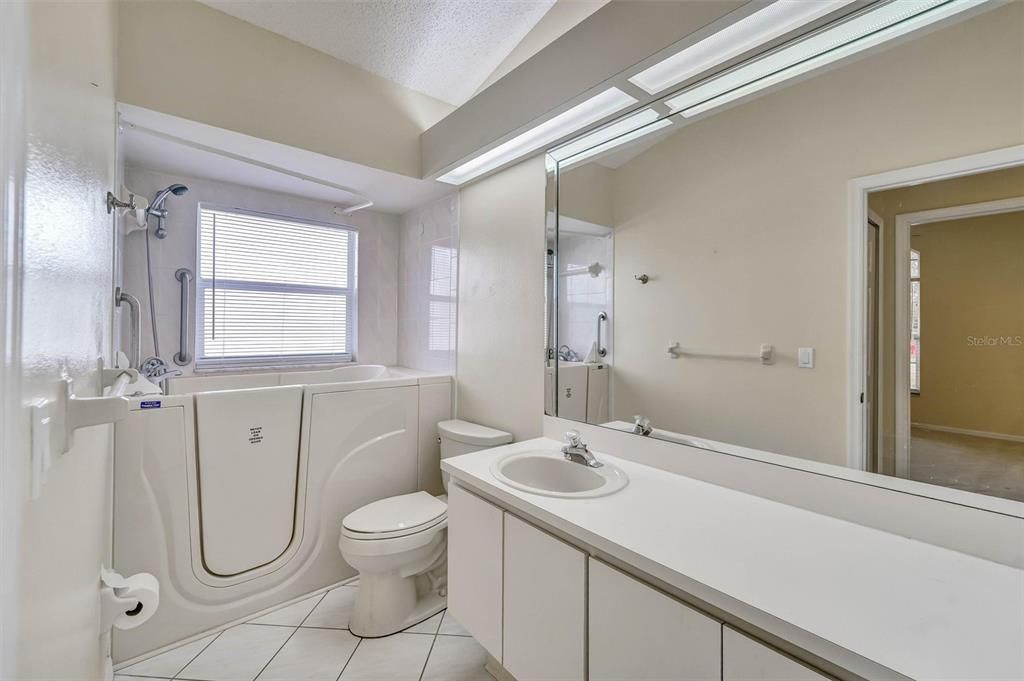 En Venta: $295,000 (3 camas, 2 baños, 1831 Pies cuadrados)